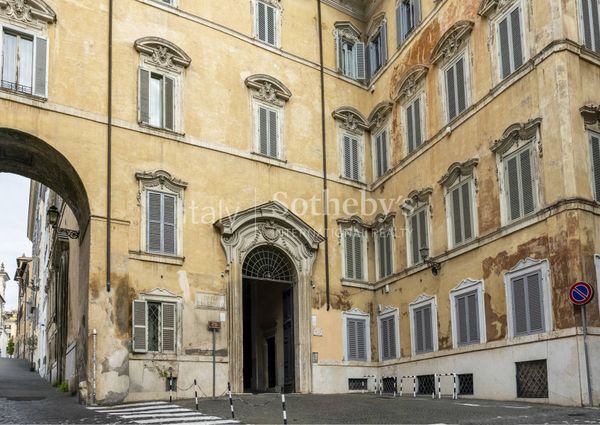 Charming Residence in a 17th-Century Palazzo