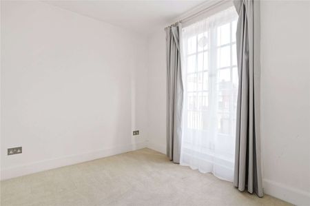 An exceptional two bedroom apartment arranged over the raised ground floor of a beautiful Grade II listed Georgian townhouse. - Photo 5