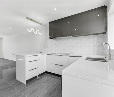 Spacious 6-Bedroom Townhouse for Rent in Manurewa – $900/Week - Photo 4