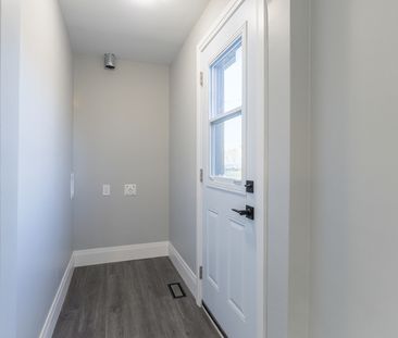 $1,949 / 2 br / 1 ba / 850 sqft 22 Willow Dr. unit 1 - Photo 3