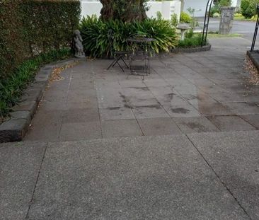 Private and sunny one bedroom unit - Photo 4