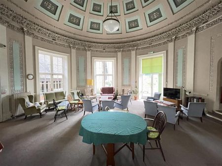 2 bedroom retirement property to rent - Photo 2