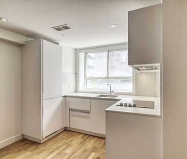 25 Avenue des Pins O, Montréal, QC - Photo 2