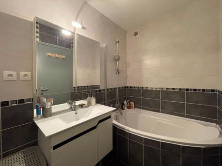 Location Appartement 4 pièces 77m² QUIMPER 29000 - Photo 3