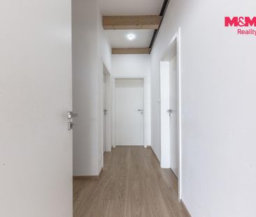 Pronájem bytu 3+kk 110 m², Pěnkaví 464, Praha Březiněves - Photo 1