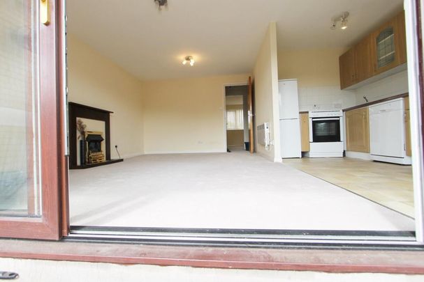 CMK One Bedroom Flat With Open Plan Living and Balcony to let in Milton Keynes - Photo 1