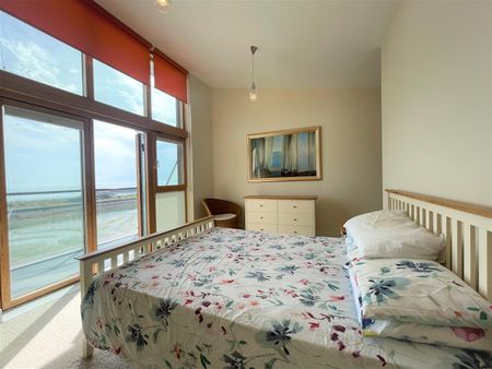 Centauri Court, Midway Quay - Photo 5