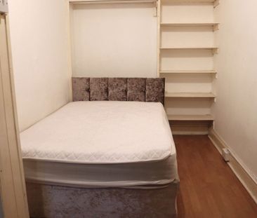 1 Bed Flat - Photo 2