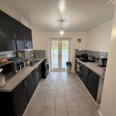 Oak tree Villa, Llanelli, SA15 - Photo 1