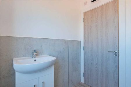 3 bedroom apartment to rent - Photo 3