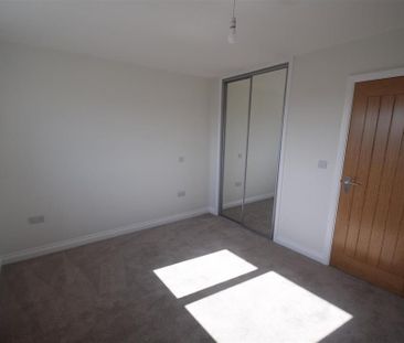 4 bedroom detached house to rent - Photo 2