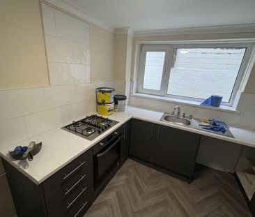 3 bedroom end of terrace house to rent - Photo 5