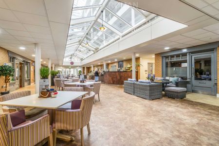 2 Bedroom Duplex, Lynwood Village – Ascot - Photo 4