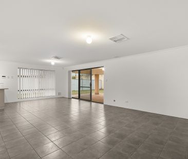 Spacious 4-Bedroom, 2-Bathroom Family Home in Secret Harbour - Photo 2