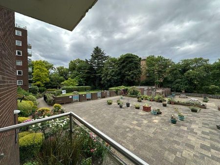 3 bedroom flat to rent - Photo 4