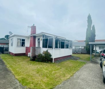 Central 3 bedroom home on Stewart Street! - Photo 5