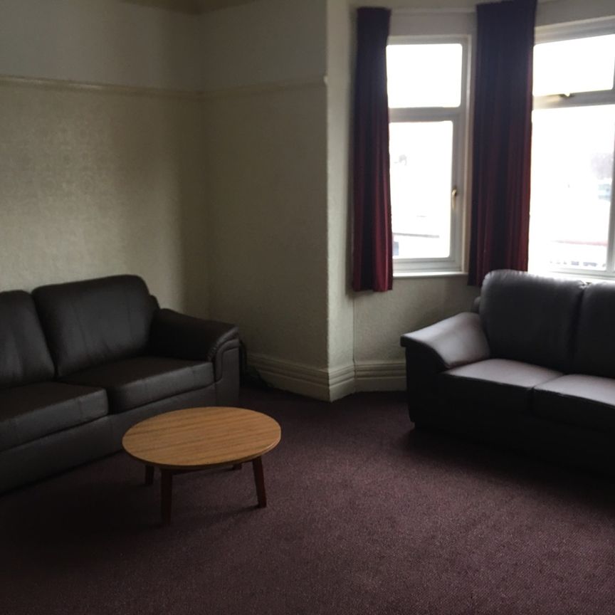 3 Bed Flat, Stockport Road, M13 - Photo 1