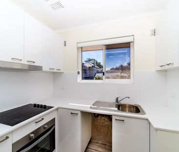 Top Floor Apartment - Great Location - Photo 3