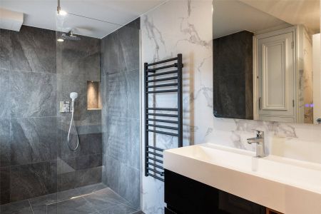 Cathedral-yard, Exeter - Photo 5