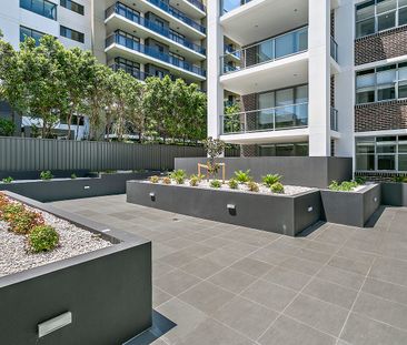 SPACIOUS UNIT - WALK TO BLUE MILE - Photo 4