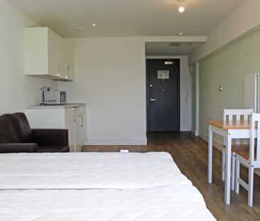 Cardinal Court, Oldham - Photo 5