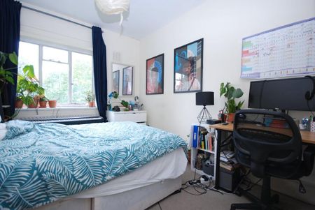 3 bedroom apartment to rent - Photo 2