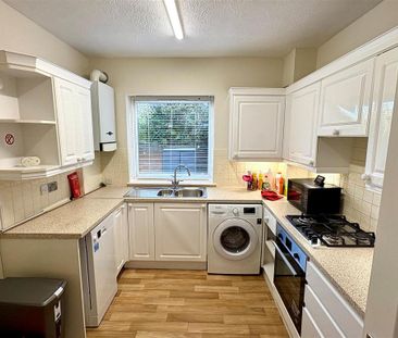 3 bedroom semi-detached bungalow to rent - Photo 5