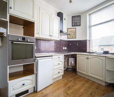 2 bedroom flat to rent - Photo 4