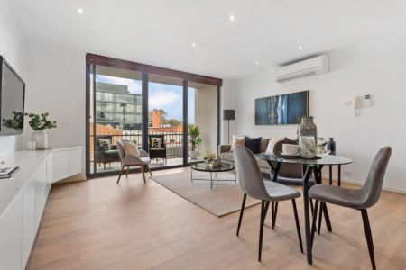 Sweet, Stylish and So Close to It All!! - Photo 2