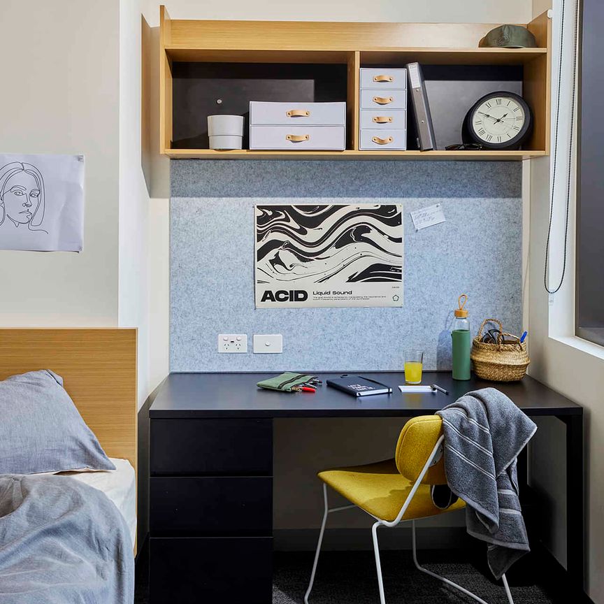 2 Bedroom Shared Bathroom, Single Bed - Photo 1