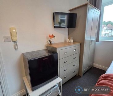 1 bedroom in a flat share to rent - Photo 6