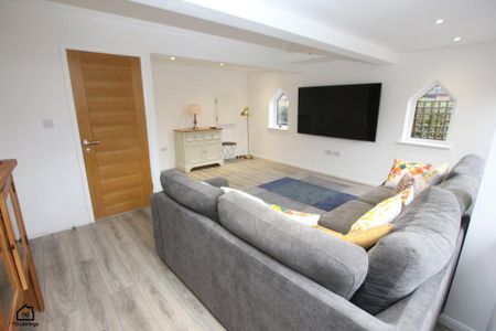 4 bedroom detached house to rent - Photo 2