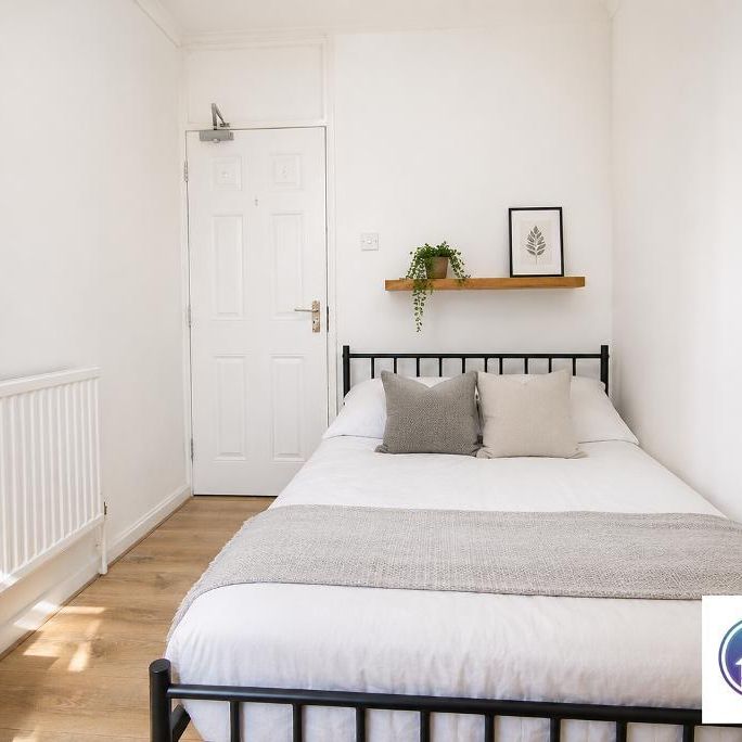 1 Bedroom Room in Flat Share To Rent - Photo 1