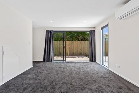 Modern Two-bedroom Townhouse with Off-Street Park Edgeware - Photo 5