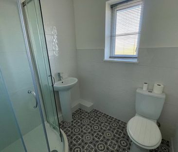 Scalby Grove, HULL - Photo 2