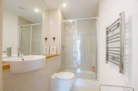 3 bedroom flat to rent - Photo 5