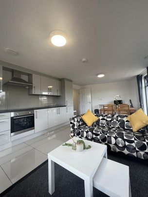 1 bedroom in a flat share to rent - Photo 1