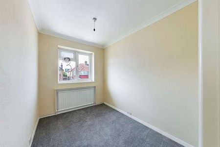 West Mead, Ruislip, HA4 - Photo 2