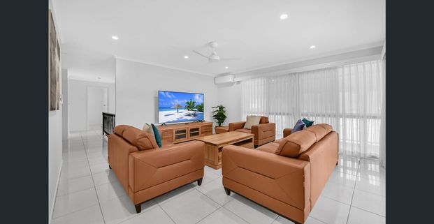 Furnished Apartment 3 Bedrooms, 2 Bathrooms in Central Southport - Photo 1