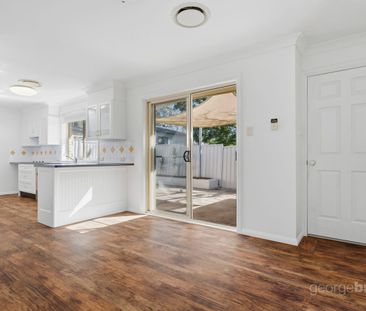 Low Maintenance Villa in Central Location! - Photo 3