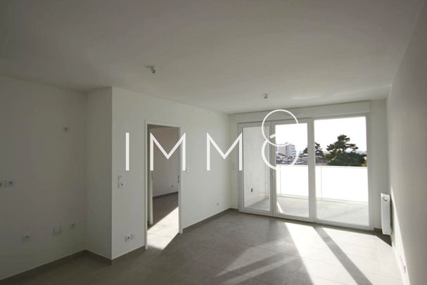 Location Appartement 2 pièces 41m² MARSEILLE 9ème - Photo 1