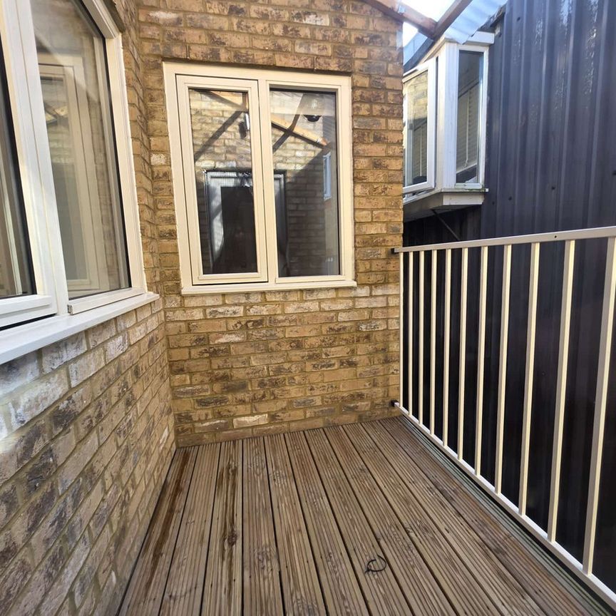 Station Road, London, SE25 - Photo 1
