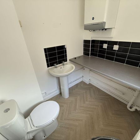 2 bedroom terraced house to rent - Photo 5
