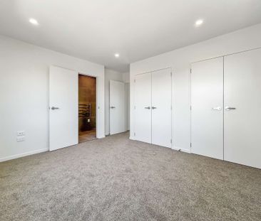 Stunning New Build Home on Claymore Street! - Photo 3