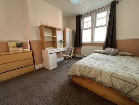 3 bedroom terraced house to rent - Photo 5