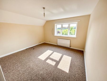 4 bedroom House To Let - Photo 3