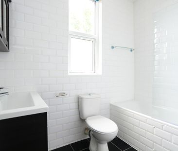 2 Bed Maisonette Unfurnished and Well Presented in Hither Green SE1... - Photo 6