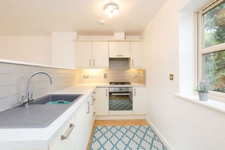 2 bedroom Apartment to rent - Photo 4