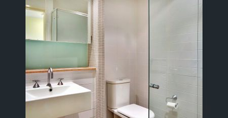 One Bedroom Apartment With Study - Photo 2