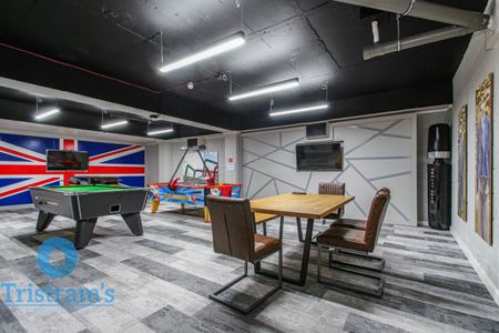 5 bed Apartment for Rent - Photo 3